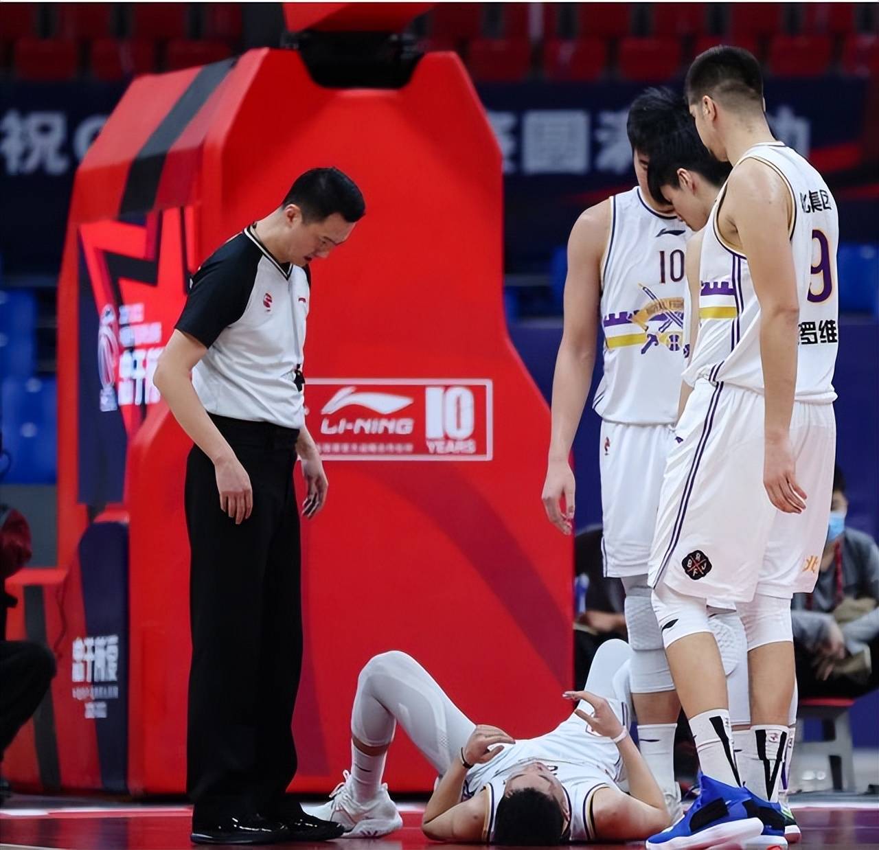 球员集体奋力一搏，铁血精神赢球的简单介绍